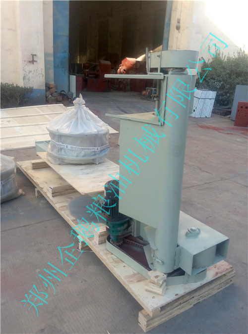 出口100型螺旋榨油機(jī)設(shè)備裝箱包裝中(圖4) 出口100型螺旋榨油機(jī)設(shè)備裝箱包裝中(圖4)